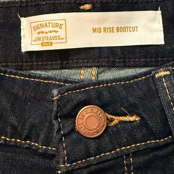 Signature by Levi Strauss Gold Dark Indigo Mid Rise BootcutTag Size 12m (31x32) - Picture 2 of 16